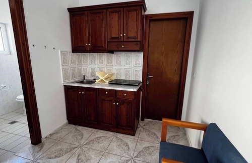 Avlakia Apartment | Seafront apartment with terrace