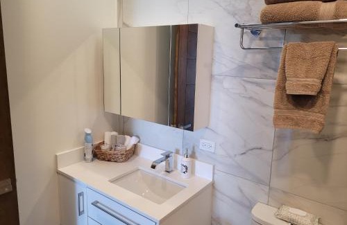 Primo Tapia Apartment | Seafront Condo Pool and Jacuzzi