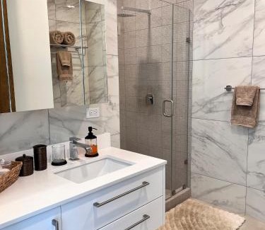 Primo Tapia Apartment | Seafront Condo Pool and Jacuzzi