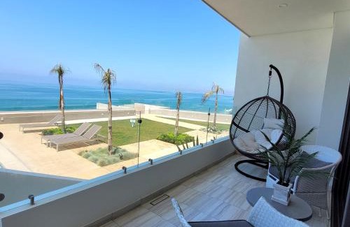 Primo Tapia Apartment | Seafront Condo Pool and Jacuzzi