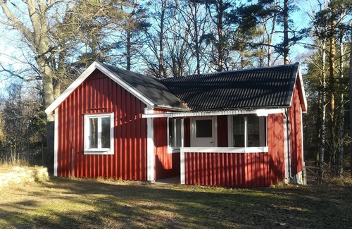 Jamjo Cabin | Seafront cottage for the small family. Meeresnahes Ferienhaus.