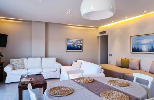 Kiveri Apartment | Seafront Family Apartment #A