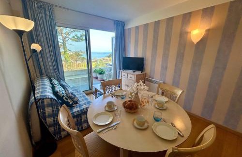 Plestin-les-Greves Apartment | Seafront flat with indoor pool with stunning views