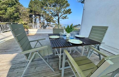 Plestin-les-Greves Apartment | Seafront flat with indoor pool with stunning views