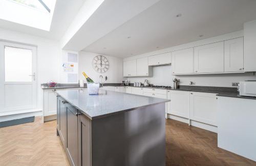 Folkestone House | Seafront folkestone Sandgate channel tunnel - 5 star property Sleeps 16