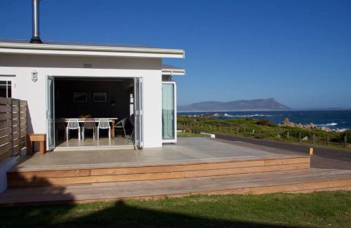Kleinmond House | Seafront house with a view