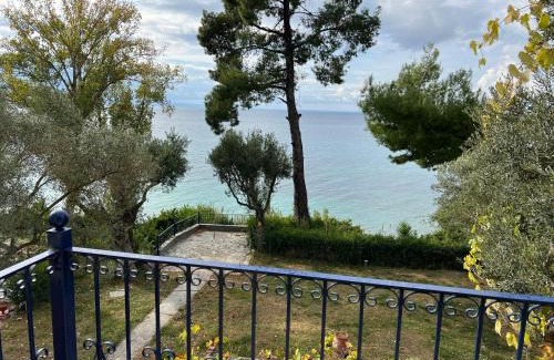 Elia Apartment | Seafront Loft - Akti Elia