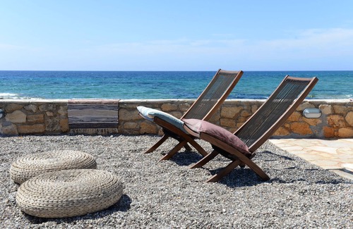 Marathopoli House | Seafront peaceful holiday apartments near Gialova & Pylos