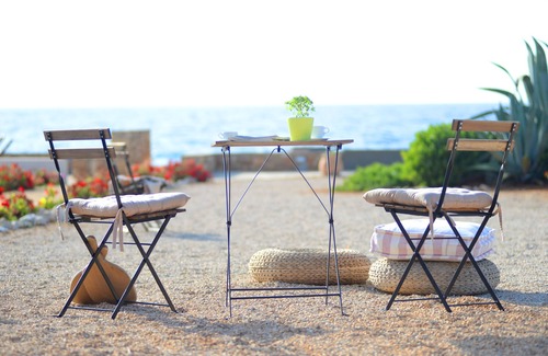 Marathopoli House | Seafront peaceful holiday apartments near Gialova & Pylos