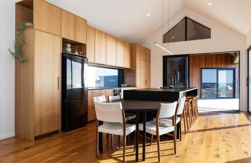 Warea House | Seafront, Sauna, Architecture The Surf Nest Full House
