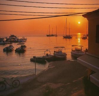Longos House | Seafront studio