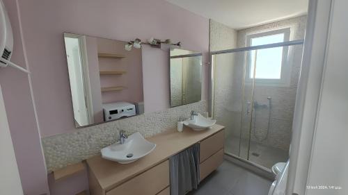 Kanatadika Villa | Seafront Villa Christina