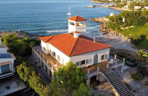 Mal Pas-Bon Aire Villa | Seafront villa with stunning views and direct access to the beach