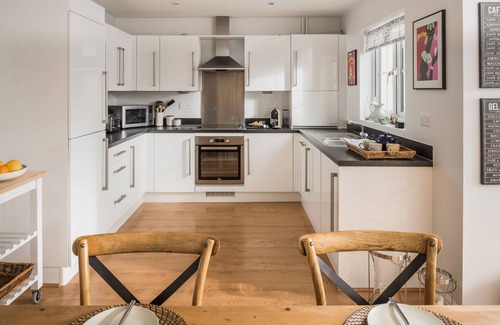 Camber Cottage | Seaglass - a cottage that sleeps 6 guests in 3 bedrooms