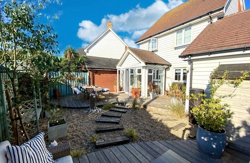Camber Cottage | Seaglass - a cottage that sleeps 6 guests in 3 bedrooms