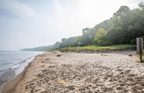 Union Pier House | Seaglass Lakeshore Cottage
