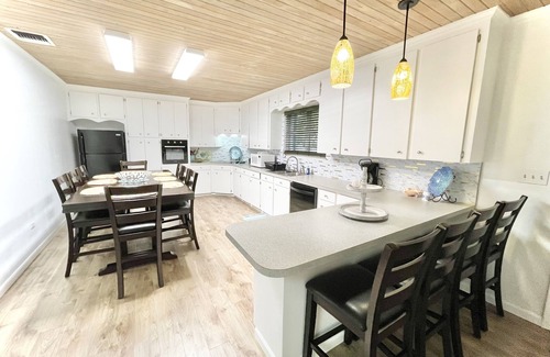 Spanish Wells Cottage | SEAGLASS ,near beach,free golf cart, dishwasher, sup, kayak, sleeps 10