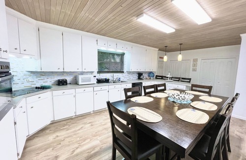 Spanish Wells Cottage | SEAGLASS ,near beach,free golf cart, dishwasher, sup, kayak, sleeps 10