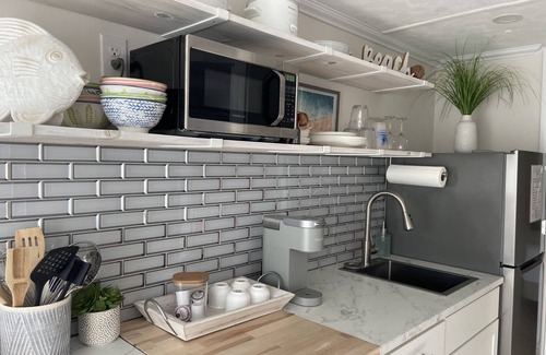 Palm Coast Cottage | Seagrass Cottage I-steps to Atlantic Ocean & Intracoastal Waterway