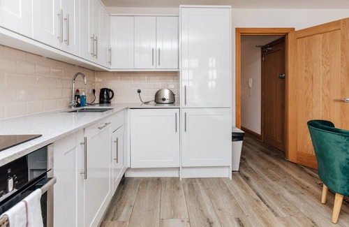 Henley Apartment | Seagrass Henley - 2 Bed Entire Serviced Apartment