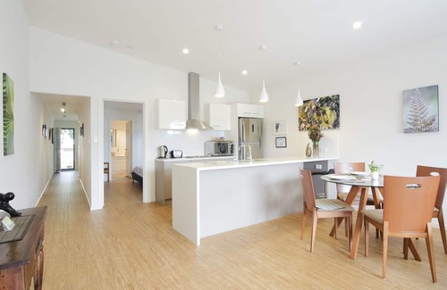 Normanville Villa | Seagrass Villas 2, n Romantic Getaway with spa.