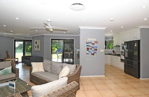 Dundowran Beach House | Seagrass - Waterfront, 4 Bedrooms, Wifi