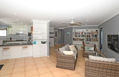 Dundowran Beach House | Seagrass - Waterfront, 4 Bedrooms, Wifi