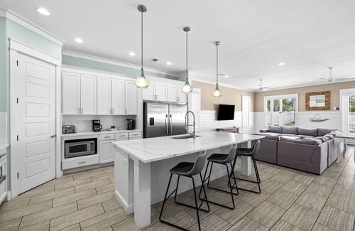 San Juan House | Seagrove - 1 Block from Beach, GOLF CART, Private Pool, Game Room, Bikes & Tesla Charger!
