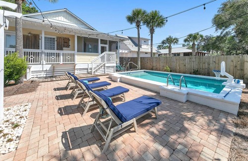 San Juan House | Seagrove "Pukalani" Cottage, Private Pool, 3BR, Sleeps 6, 2 Bikes Included!