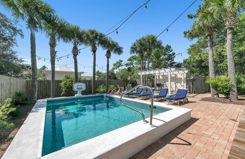 San Juan House | Seagrove "Pukalani" Cottage, Private Pool, 3BR, Sleeps 6, 2 Bikes Included!