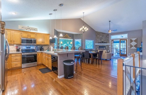 Osage Beach House | Seagull 2 - 4 Bdrm waterfront house with private dock