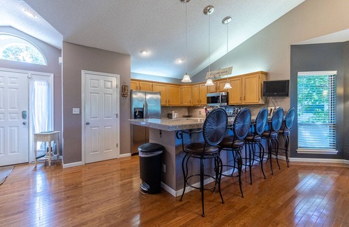 Osage Beach House | Seagull 2 - 4 Bdrm waterfront house with private dock