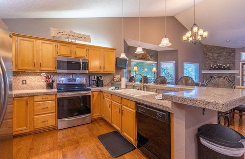 Osage Beach House | Seagull 2 - 4 Bdrm waterfront house with private dock