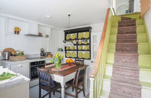 Beaumaris Cottage | SEAGULL COTTAGE, family friendly, with open fire in Beaumaris