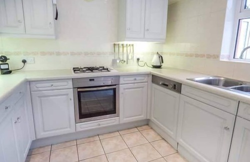Newton Cottage | SEAGULLS, family friendly, country holiday cottage in Porthcawl