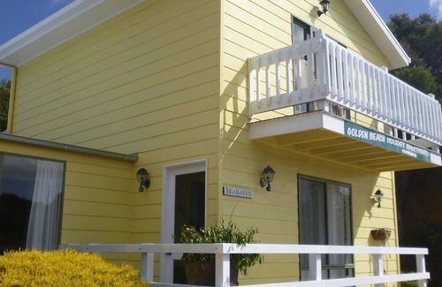 Golden Beach Apartment | Seahaven - beachfront retreat for two
