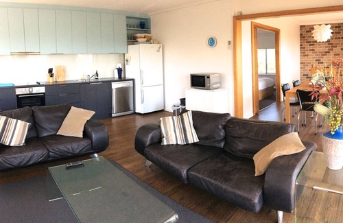 Ventnor House | Seahaven Escape - 100m beach
