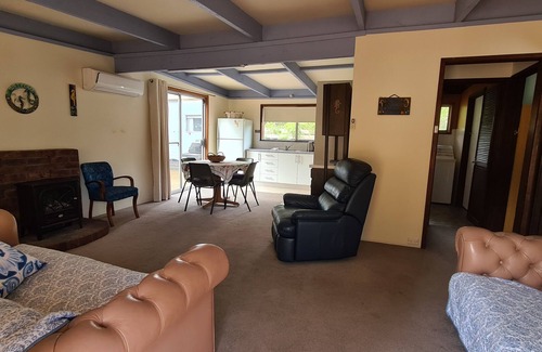 Goon Nure House | Seahorse Cottage - Loch Sport - Gippsland Lakes