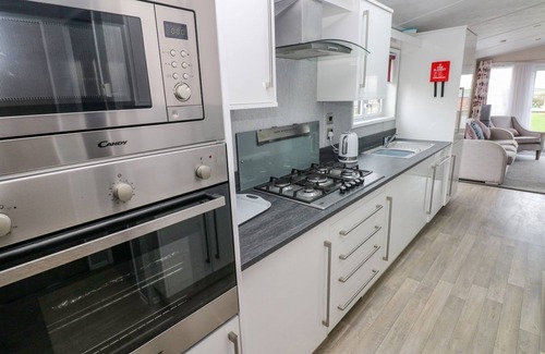 Hasguard Cross Cottage | SEAHORSE RETREAT, family friendly, with hot tub in Broad Haven
