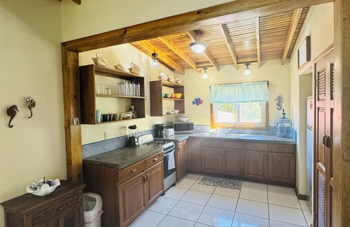 Sandy Bay Hotel | Seahorse Suite @ The Blue Bahia Resort in Sandy Bay
