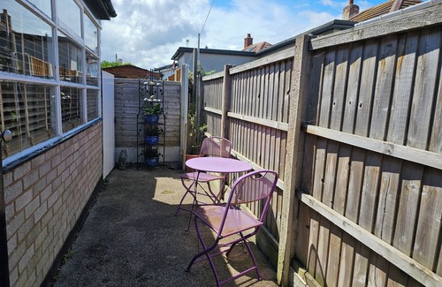 Kinmel Bay Cottage | SEAHORSES, pet friendly, country holiday cottage in Kinmel Bay