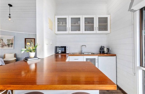 Mornington Apartment | Seahouse Studio | Private Beach Access | Pets