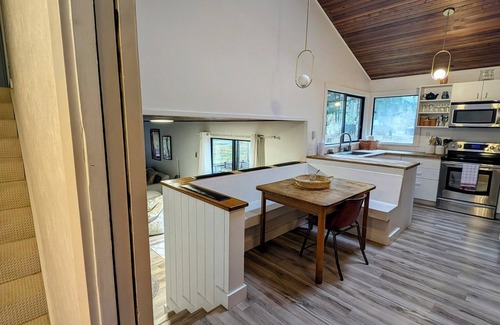 Courtenay House | Seal Bay Guest House: Cozy comfort, trails to explore, and space to relax.