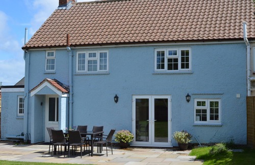 Horsey Cottage | Seal Cottage, Horsey. Minutes to Horsey Gap seal colony & Norfolk Broads