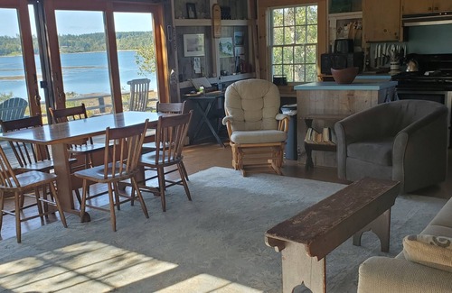 Seal Cove Cottage | Seal Cove Cottage by the Shore