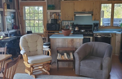 Seal Cove Cottage | Seal Cove Cottage by the Shore