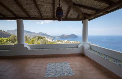 Lipari Villa | Sealight Villa Lipari - Vista e Piscina