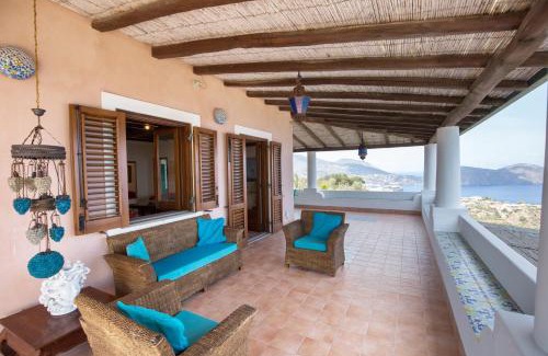 Lipari Villa | Sealight Villa Lipari - Vista e Piscina