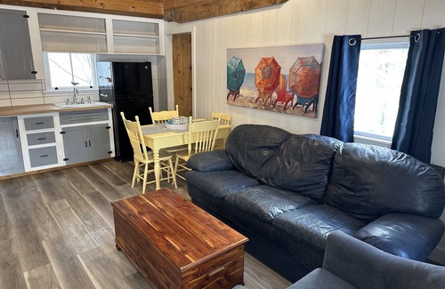Summerville Centre Cottage | Seaman's Cottage #2 in Summerville Centre - Pet Friendly!