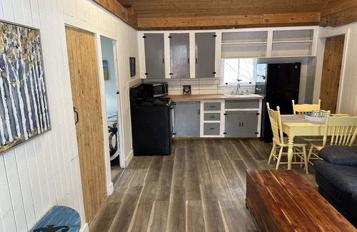 Summerville Centre Cottage | Seaman's Cottage #2 in Summerville Centre - Pet Friendly!